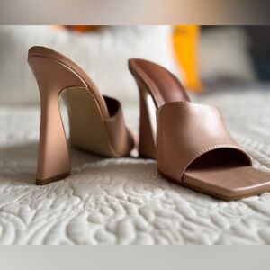 Cute heels, never worn beige pink colour